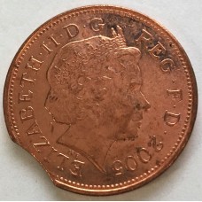 GREAT BRITAIN UK 2005 . TWO 2 PENCE COIN . ERROR . CLIPPED PLANCHET